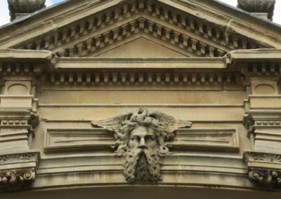 Clean and repair of the decorative arch over York Street in Bath